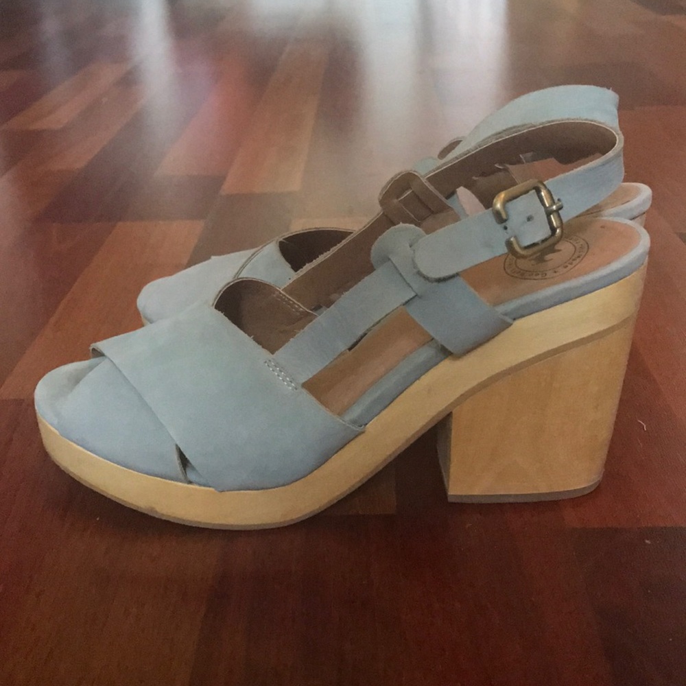 Adorable Platform Sandals!